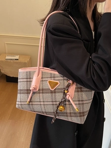 Sac fourre-tout chic à carreaux gris avec bordure en cuir rose pour femme
