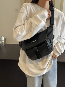 Trendy zwarte canvas crossbodytas voor dames met brede schouderband voor vrijetijdskleding