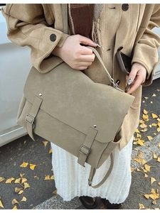 Bolso mensajero grande de cuero mate caqui con asa superior para el otoño