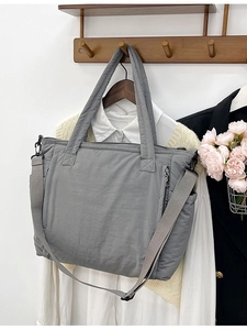 Graue gesteppte Nylon-Einkaufstasche mit verstellbarem Schultergurt für den Alltag