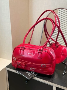 Sac Boston rouge vif minimaliste avec nœud décoratif et doubles poignées supérieures