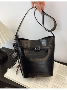 Fashionable black water ripple leather bucket bag with silver buckle and decorative tag
