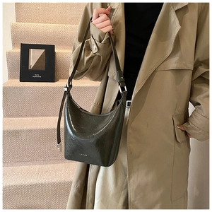 Detail of dark green oil-wax leather shoulder bag featuring silver hardware and NO FILTER text