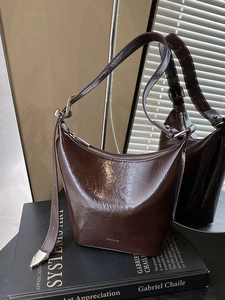 Women Retro PU Leather Underarm Bag Glossy Wrinkled Bucket Bag Vintage Shoulder Bag For Daily Commute Work Female Handbag