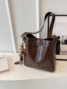 Vintage PU Leather Large Capacity Bucket Shoulder Bag For Women Academy Style Crossbody Tote Bag With Rabbit Pendant