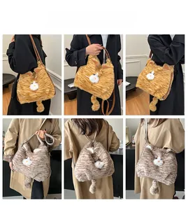Vues détaillées du sac sous l'aisselle en peluche en forme de chat sous plusieurs angles