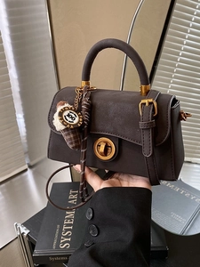 Damen Mode Matte PU Leder Kleine Quadratische Umhängetasche Mit Gold Metall Drehverschluss Verstellbarer Riemen Handtasche