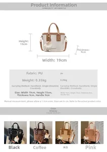 Detailansicht der Mini-PU-Eimertasche mit Maßen, Logo und Plüsch-Anhänger-Accessoire