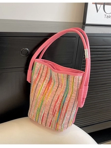 Regenbogenfarbene gewebte Beuteltasche mit rosa Griffen und modischen bunten Streifen