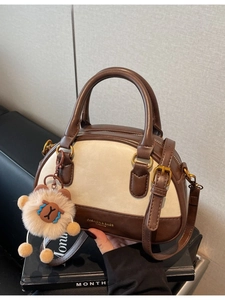 Retro contrast shell handbag in brown and cream with a cute sheep plush charm