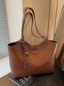 Große Vintage Braune Leder-Einkaufstasche mit Minimalistischem Metalllogo für Damen