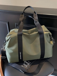 Grand sac de voyage en nylon vert armée avec anses tissées et bandoulière réglable
