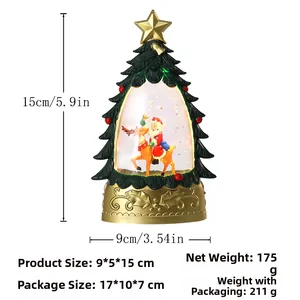 Detailansicht einer 15 cm Weihnachtskristallkugel mit goldenem Sockel und Weihnachtsmann