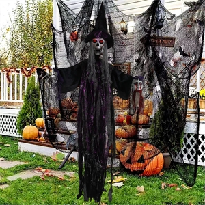 Fantasma zombi colgante de Halloween con ojos rojos brillantes y cabeza cortada