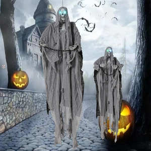 Detail van Halloween grim reapers met LED-lichtgevende ogen en grijze gescheurde gewaden