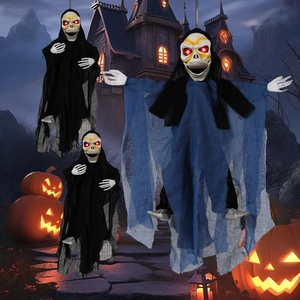 Fantasmas colgantes aterradores con ojos rojos brillantes y túnicas para Halloween