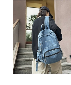 Foto exterior de la mochila Three Island de mezclilla lavada vintage con bordados