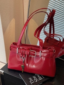 Retro Underarm Bag Glossy PU Leather Large Capacity Commuter Shoulder Bag With Key Pendant For Women Fashion Locomotive Bag