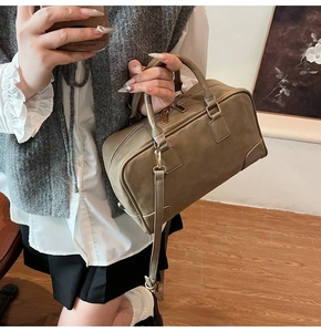 Detail showing the reinforced corner base and dual zipper of the Boston shoulder bag