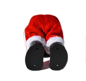 Dettaglio della base meccanica e del velluto rosso del Babbo Natale animato musicale
