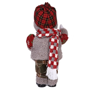 Dettaglio posteriore del pupazzo di neve in peluche con cappello rosso a scacchi