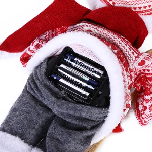 Babbo Natale elettrico musicale con maglione a cuori e dettaglio vano batterie incluso