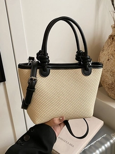 Sac fourre-tout tissé beige avec poignées en cuir noir et bandoulière amovible