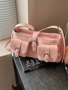 Rosa Baguette-Tasche aus Kunstleder mit doppelten Vordertaschen und Schultergurt