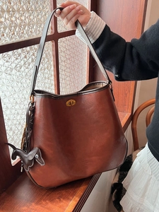 Vintage Damen Große Kapazität Schultertasche Retro PU Leder Tote Handtasche Und Kleiner Beutel Mit Drehschloss Und Tieranhänger
