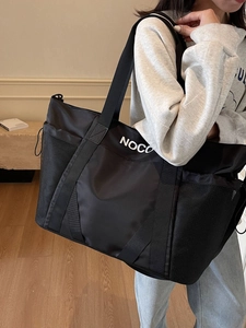 Bolso tote grande de nailon negro con estampado NOCO y bolsillo de red para deporte