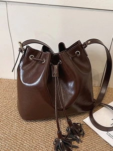 Sac Seau Vintage en Similicuir PU Brillant Avec Cordon de Serrage Pour Femme Sac à Bandoulière Mode à Gland Sac à Main Quotidien