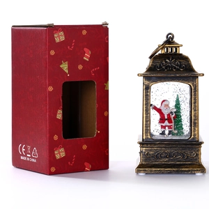 Lanterne de Noël avec Père Noël et boîte cadeau au fini bronze rustique et lumière vive