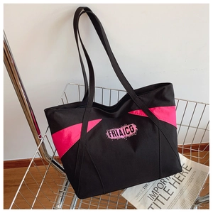 Detail of contrast canvas tote bag in black and pink with printed FRIAICG brand lettering