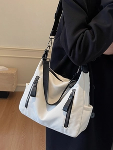 Weiße Nylon-Schultertasche mit großen Taschen und verstellbarem schwarzem Gurt