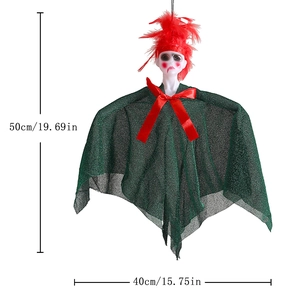 Hangende Halloween spookdecoratie met rode veren en groen gaasdoek, 50 cm hoogte