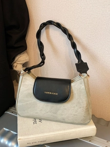 Retro contrast shoulder bag in beige and black with unique twisted strap design