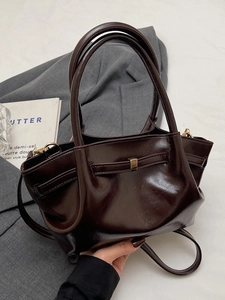 Borsa tote vintage marrone scuro lucido con doppi manici e tracolla lunga regolabile