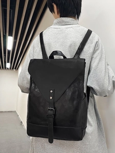 Vintage-Rucksack aus schwarzem PU-Leder mit geometrischer Klappe für Schule und Uni