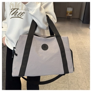 Close-up of light grey large capacity oxford travel bag with adjustable black shoulder strap