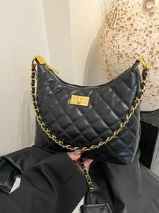 Sac hobo classique en cuir matelassé noir avec fermoir doré et bandoulière en chaîne