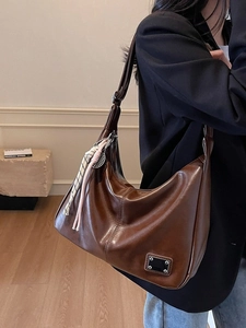 Retro large capacity coffee brown leather tote bag with stylish charm for women