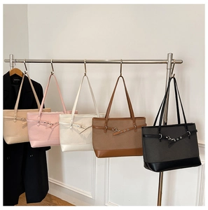 Große Tragetaschen in Khaki, Rosa, Beige, Braun und Schwarz in der Farbauswahl