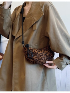 Leopard Print Croissant Crossbody Bag For Women Suede-look PU Leather Hobo Bag With Knot Shoulder Strap Vintage Half Moon Bag