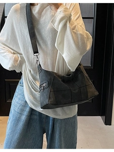 Vintage Matte PU Leather Crossbody Bag For Women Large Capacity Grid Stitching Shoulder Bag Fashion Commuter Tote Bag