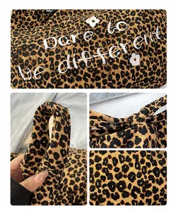 Detail der Canvas-Tasche mit Leopardenmuster, Textur und der Aufschrift Dare to be different