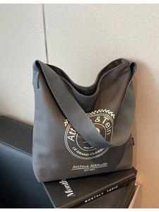 Sac bandoulière en toile gris foncé grande capacité avec logo vintage imprimé