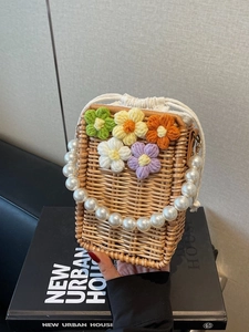 Sac Seau en Paille Tissée pour Femme Fait à la Main avec Fleurs au Crochet et Poignée en Perles Sac à Bandoulière pour Vacances