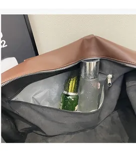 Détail de la poche intérieure zippée étanche pour séparation humide-sec du sac