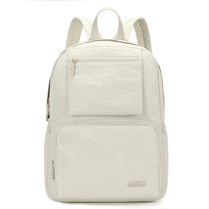 Détail du sac à dos en nylon blanc crème avec poches zippées et poignée robuste