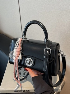 Dames PU Leer Kleine Vierkante Crossbody Tas Metalen Slot Handtas Elegante Schoudertas Met Decoratieve Gevlochten Hanger